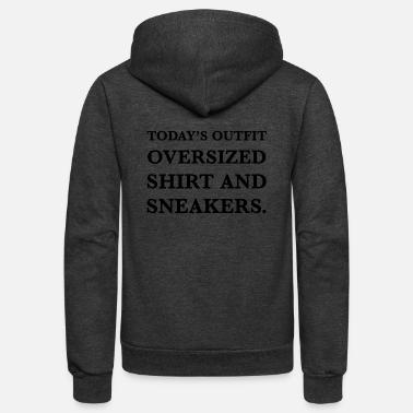 outfit oversized shirt and sneakers 